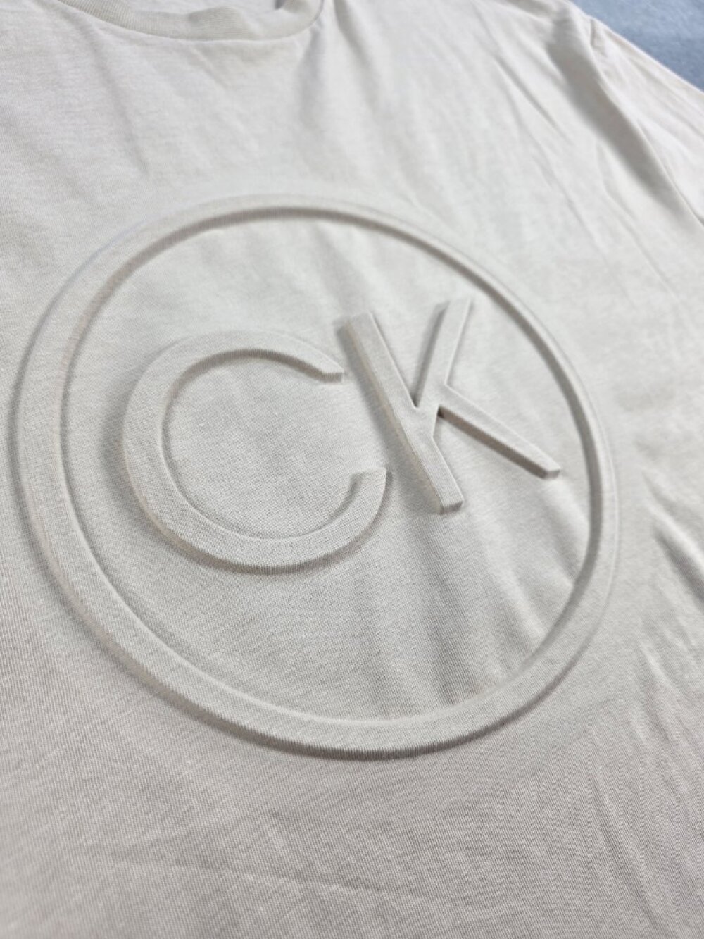 Calvin Klein Jeans Men's XL CK Logo T Shirt White Pepper Beige Cotton NWT - Picture 2 of 6